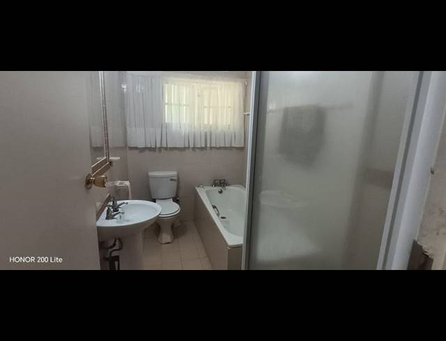 2 BEDROOM APARTMENT FOR SALE IN RENNIES BEACH